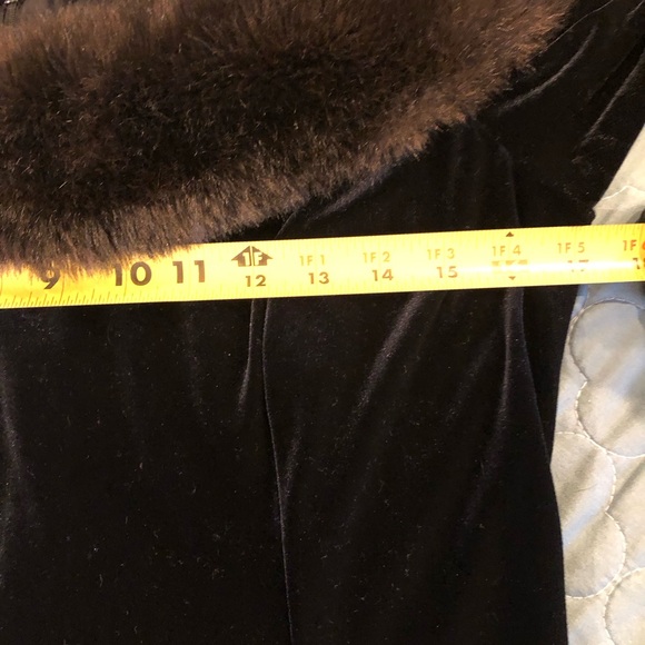 ELEGANT VELVET AND FAUX FUR OFF THE SHOULDER FULL LENGTH GOWN - Picture 13 of 16